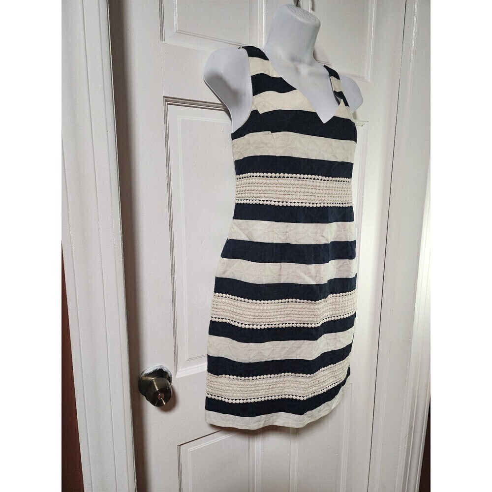 Just Taylor Just TaylorClassic and Timeless Black and lvory Striped V-Neck 4 - Picture 9 of 12